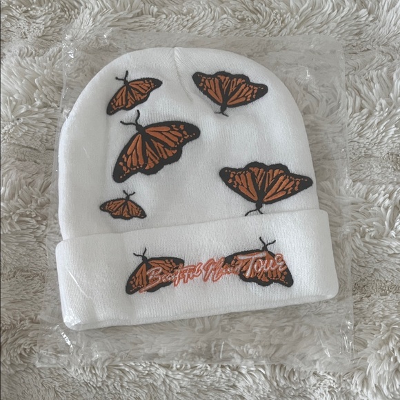 White Butterfly Beanie NWOT - Picture 2 of 3